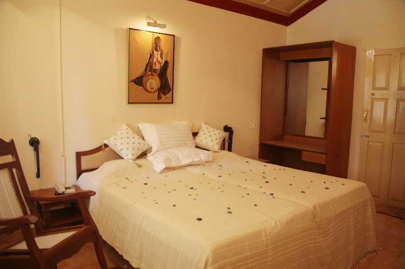 Baia Do Sol Hotel Baga Bagian luar foto